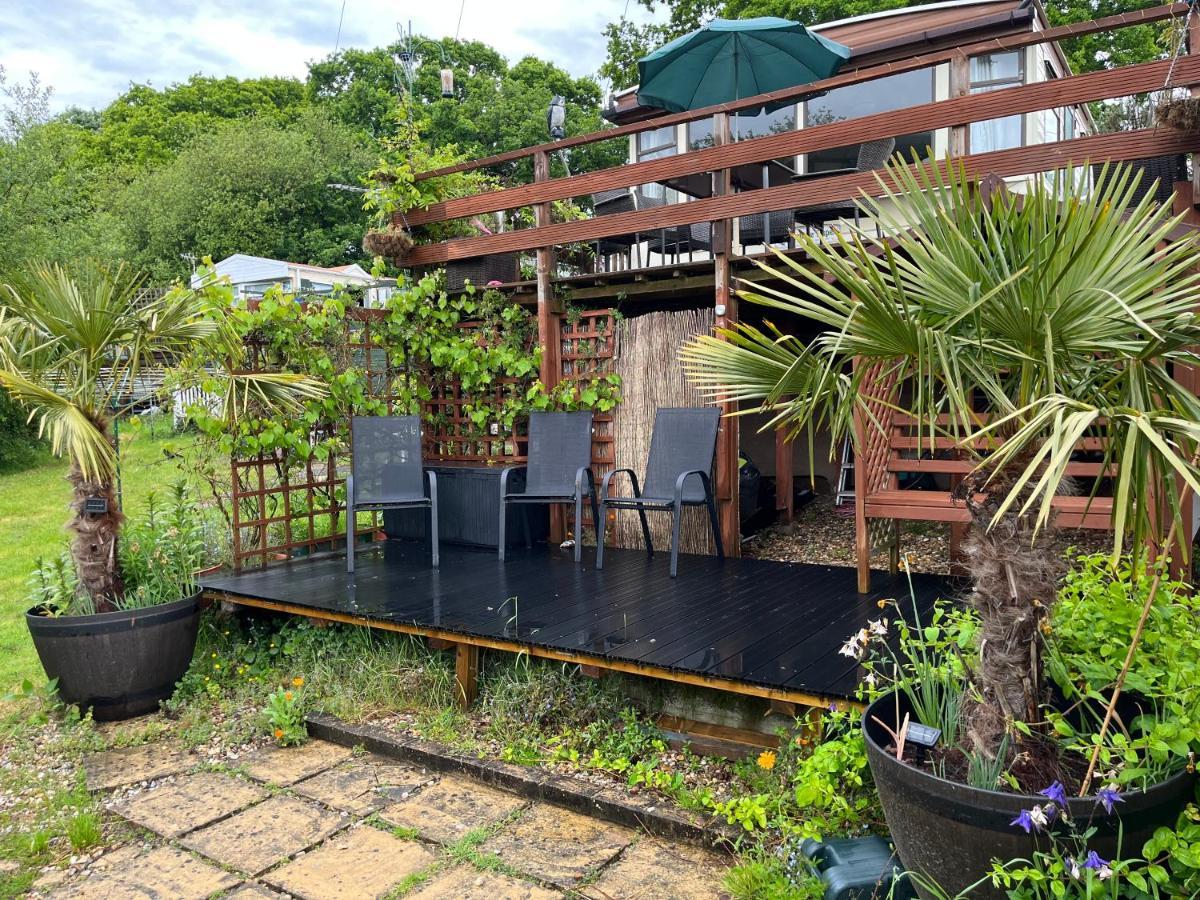 Private Holiday Home In Calm Site Wootton Bridge  Екстериор снимка