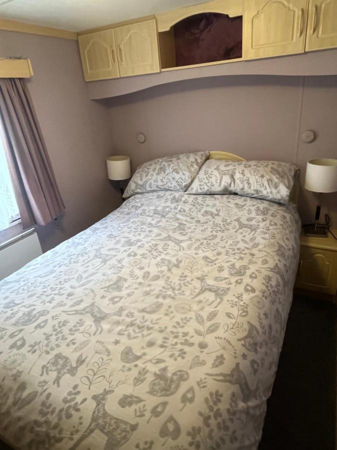 Private Holiday Home In Calm Site Wootton Bridge  Екстериор снимка